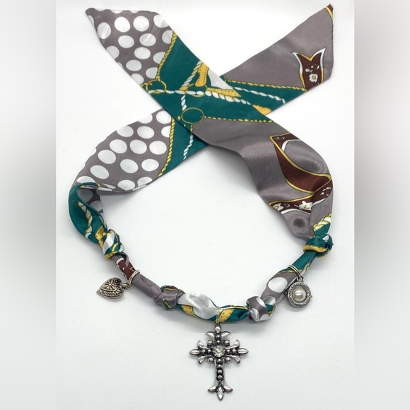 Green/Gray/White Mod Pattern Satin Scarf Necklace w/ Silver Charms Preppy - Picture 5 of 9